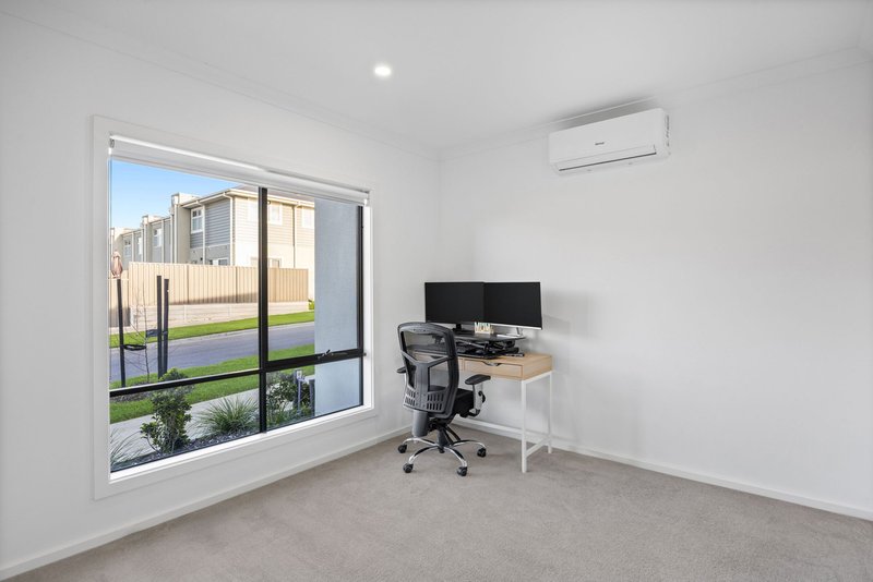 Photo - 15 Masquerade Road, Berwick VIC 3806 - Image 7