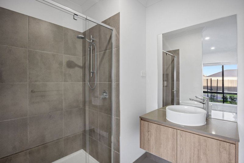Photo - 15 Masquerade Road, Berwick VIC 3806 - Image 8