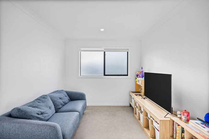 Photo - 15 Masquerade Road, Berwick VIC 3806 - Image 9