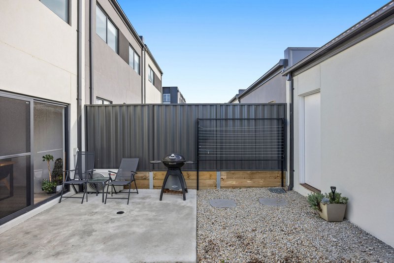 Photo - 15 Masquerade Road, Berwick VIC 3806 - Image 14