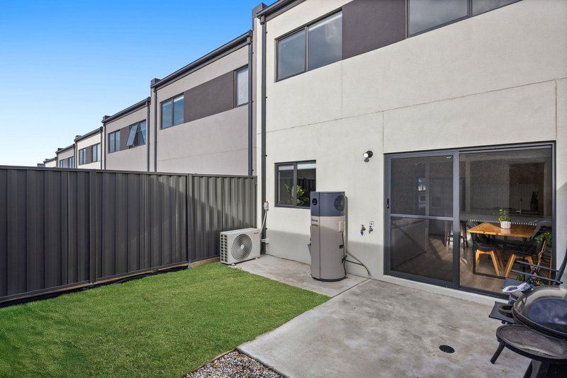 Photo - 15 Masquerade Road, Berwick VIC 3806 - Image 15