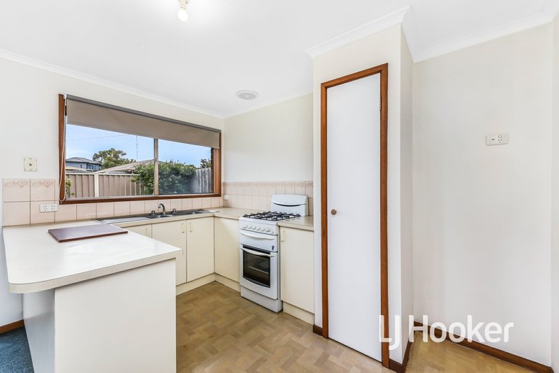 Photo - 1/5 Maureen Close, Cranbourne West VIC 3977 - Image 5