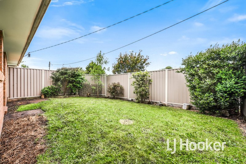 Photo - 1/5 Maureen Close, Cranbourne West VIC 3977 - Image 8