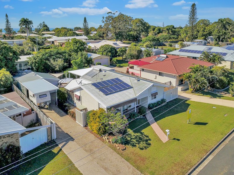 Photo - 15 Mayfair Street, Point Vernon QLD 4655 - Image 6