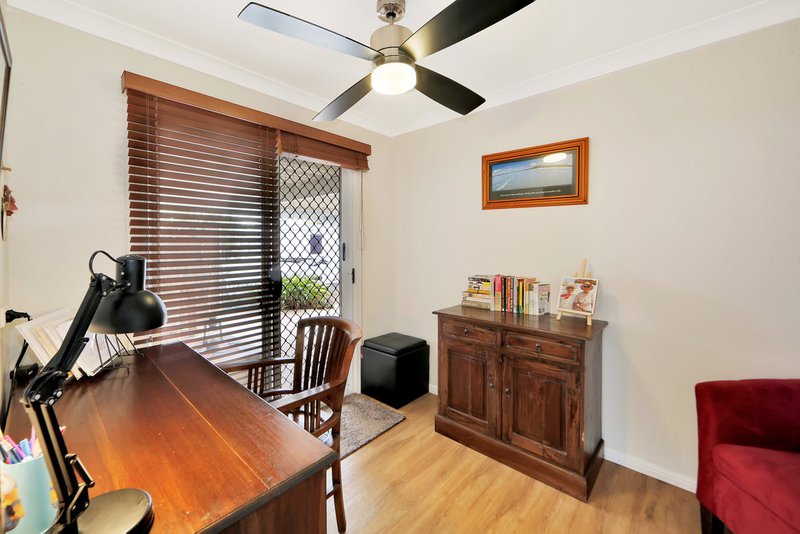 Photo - 15 Mayfair Street, Point Vernon QLD 4655 - Image 14