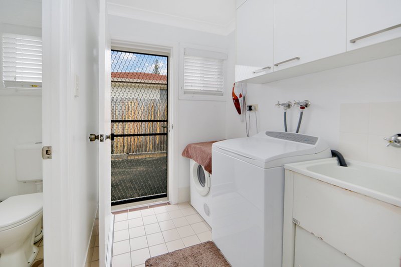 Photo - 15 Mayfair Street, Point Vernon QLD 4655 - Image 16