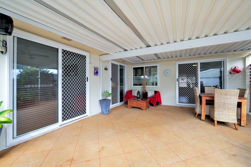 Photo - 15 Mayfair Street, Point Vernon QLD 4655 - Image 17