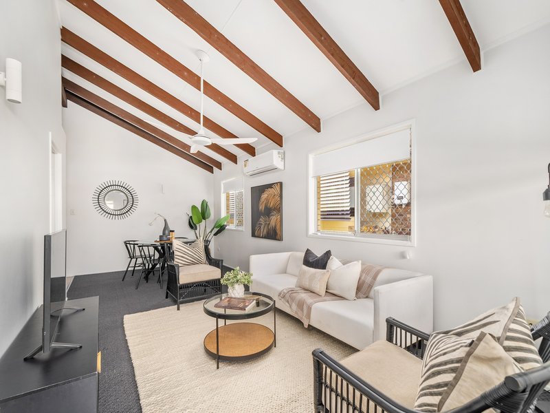 Photo - 15 Mcaneny Street, Redcliffe QLD 4020 - Image 2