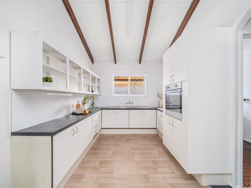 Photo - 15 Mcaneny Street, Redcliffe QLD 4020 - Image 5