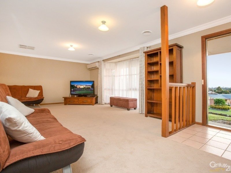 Photo - 15 Mccaffery Rise, Pakenham VIC 3810 - Image 2