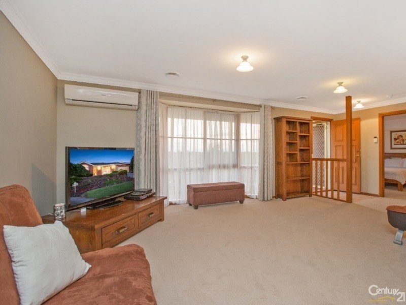 Photo - 15 Mccaffery Rise, Pakenham VIC 3810 - Image 3