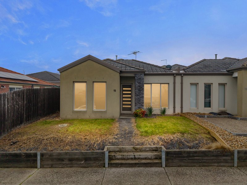 Photo - 15 Mcclenaghan Place, Pakenham VIC 3810 - Image 1