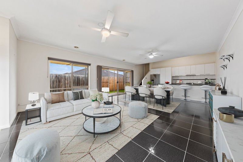 Photo - 15 Mcclenaghan Place, Pakenham VIC 3810 - Image 3