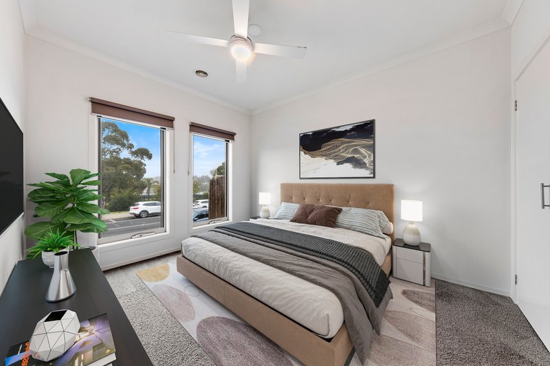 Photo - 15 Mcclenaghan Place, Pakenham VIC 3810 - Image 6