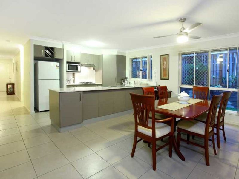 Photo - 15 Mcguire Court, Maudsland QLD 4210 - Image 10