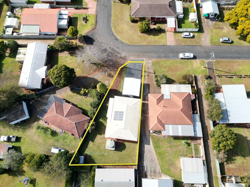 Photo - 15 Mcintyre Street, Centenary Heights QLD 4350 - Image 16