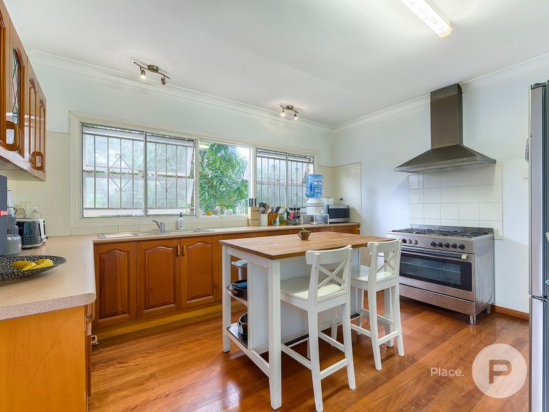 Photo - 15 Megalong Street, Holland Park West QLD 4121 - Image 4