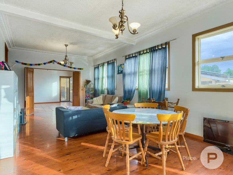 Photo - 15 Megalong Street, Holland Park West QLD 4121 - Image 5