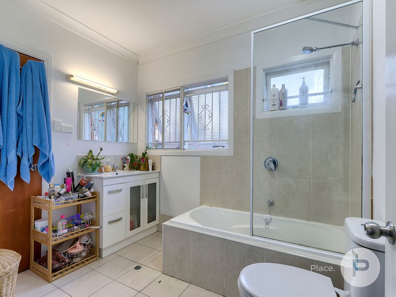 Photo - 15 Megalong Street, Holland Park West QLD 4121 - Image 8