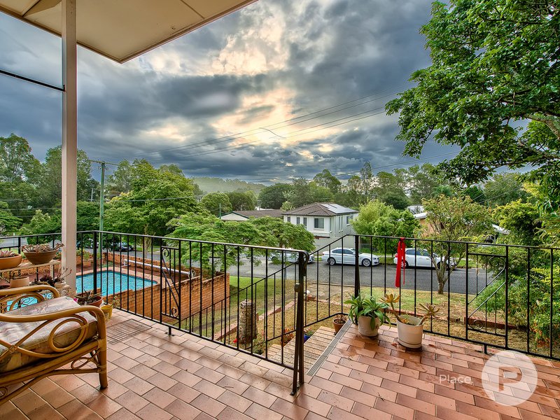 Photo - 15 Megalong Street, Holland Park West QLD 4121 - Image 13