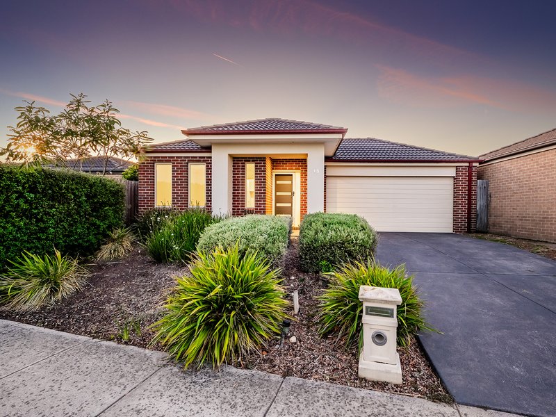 15 Melissa Way, Pakenham VIC 3810