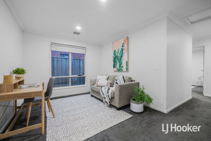 Photo - 15 Mercure Way, Point Cook VIC 3030 - Image 12