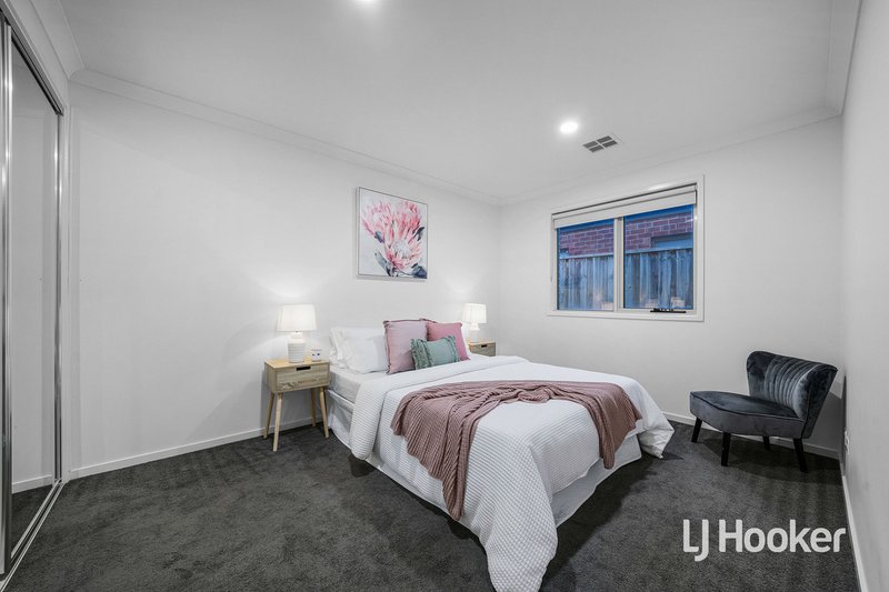 Photo - 15 Mercure Way, Point Cook VIC 3030 - Image 13