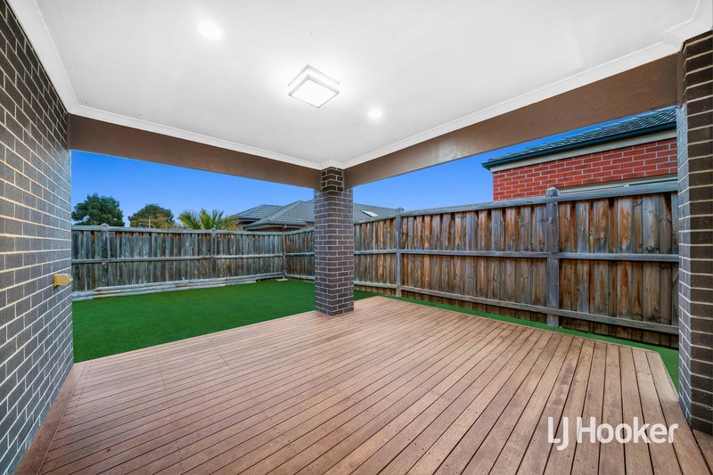 Photo - 15 Mercure Way, Point Cook VIC 3030 - Image 17