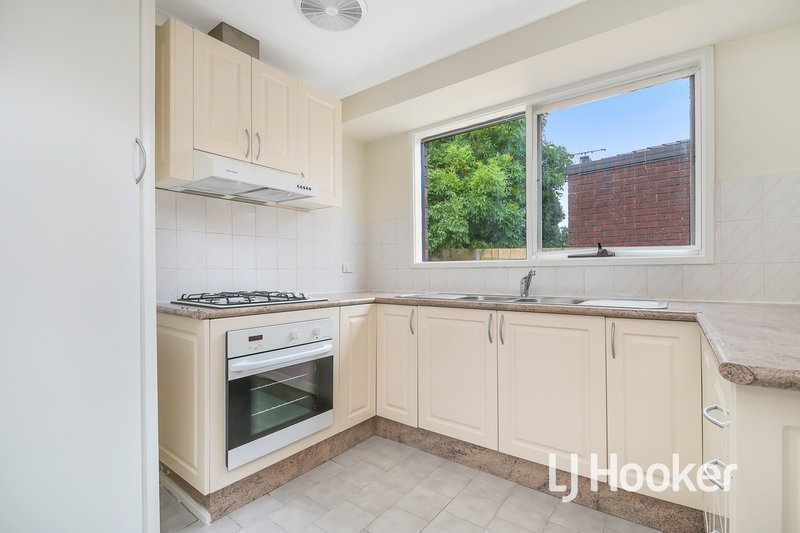 Photo - 15 Meredith Crescent, Hampton Park VIC 3976 - Image 4