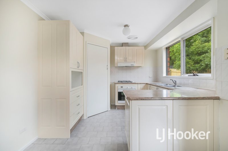 Photo - 15 Meredith Crescent, Hampton Park VIC 3976 - Image 6