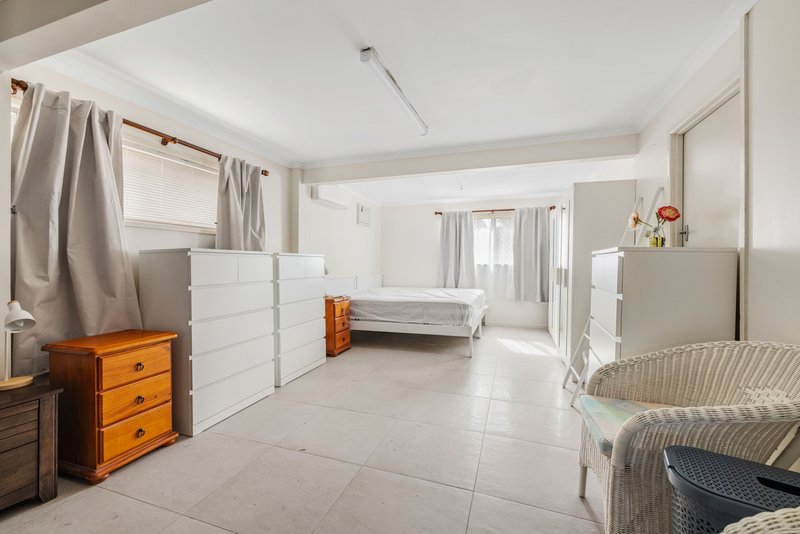 Photo - 15 Miandetta Street, Mansfield QLD 4122 - Image 17