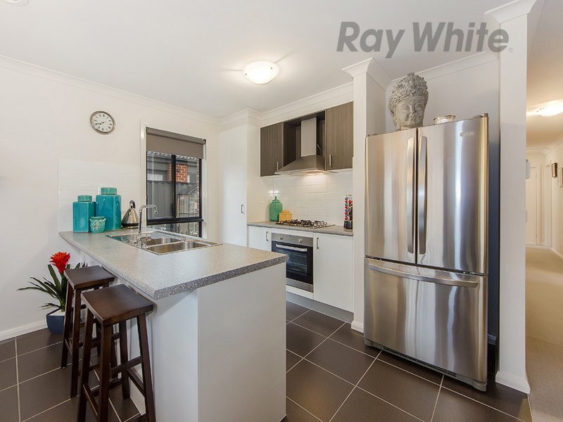 Photo - 15 Michael Place, Point Cook VIC 3030 - Image 4