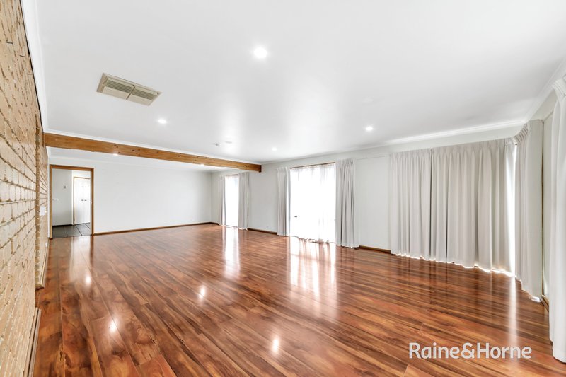 Photo - 15 Michelle Drive, Hampton Park VIC 3976 - Image 3