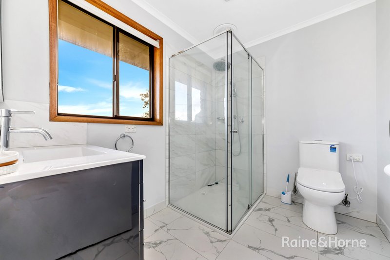 Photo - 15 Michelle Drive, Hampton Park VIC 3976 - Image 8