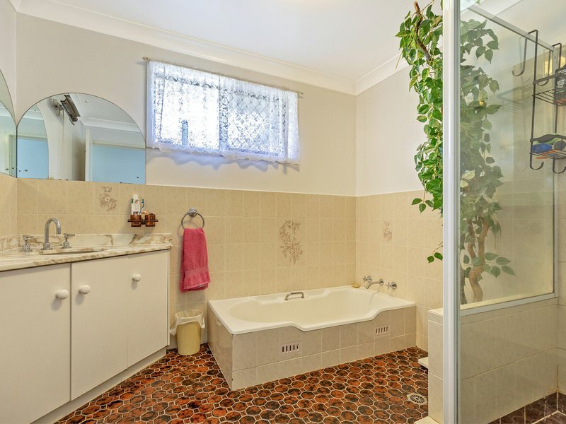 Photo - 15 Minnamurra Crescent, Hillvue NSW 2340 - Image 3