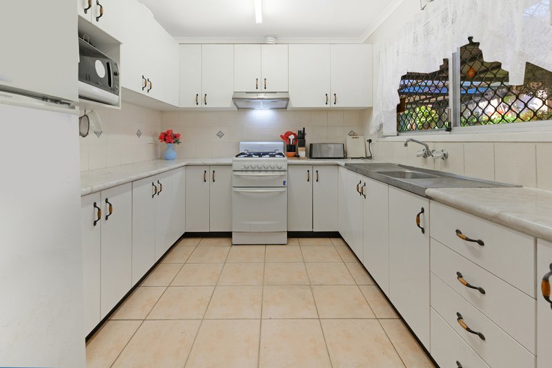 Photo - 15 Miralie Place, Ashmore QLD 4214 - Image 5