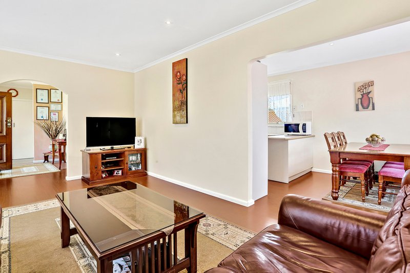 Photo - 15 Miranda Court, Noble Park VIC 3174 - Image 2