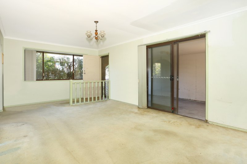 Photo - 15 Mitchell Avenue, Molendinar QLD 4214 - Image 9