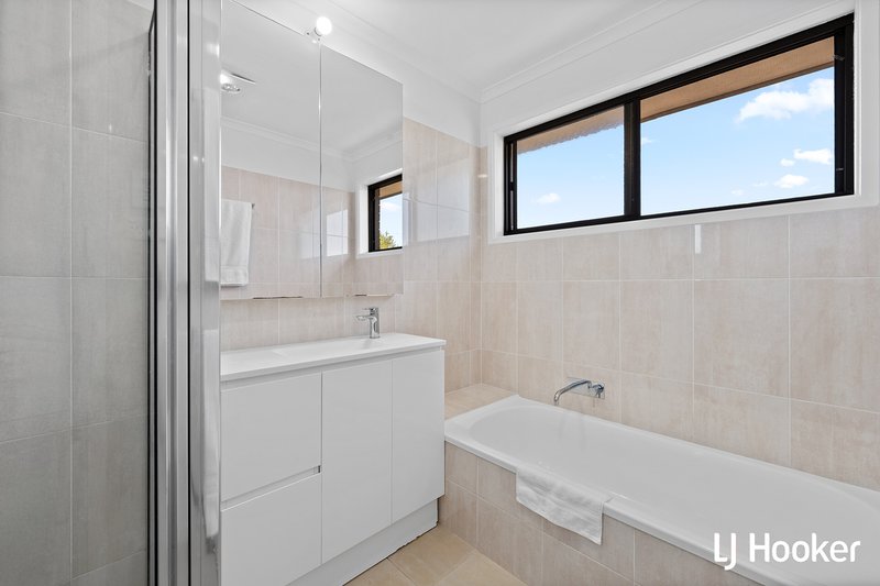 Photo - 1/5 Mocatta Place, Latham ACT 2615 - Image 9