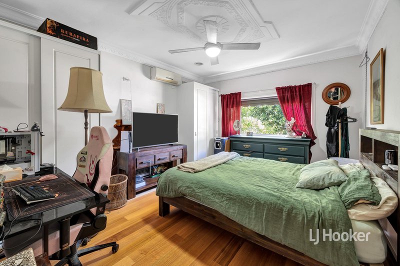 Photo - 15 Monmouth Street, Newport VIC 3015 - Image 11