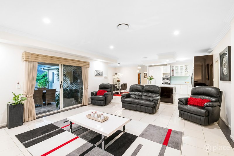 Photo - 15 Montalcino Place, Bridgeman Downs QLD 4035 - Image 4