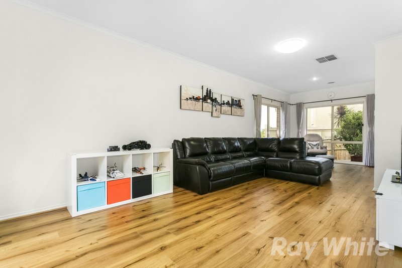 Photo - 15 Morawa Drive, Mulgrave VIC 3170 - Image 2