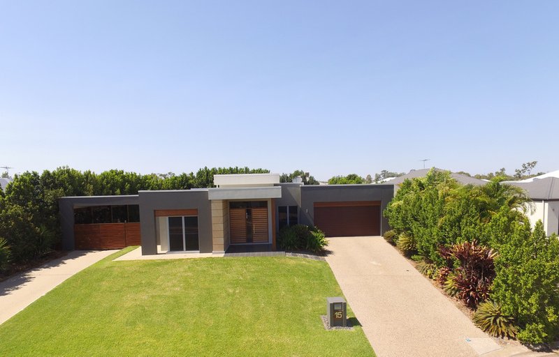 Photo - 15 Morgan Place, Emerald QLD 4720 - Image 1