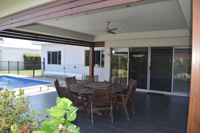 Photo - 15 Morgan Place, Emerald QLD 4720 - Image 3