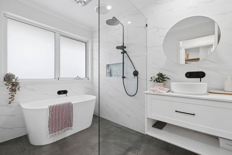 Photo - 15 Morris Road, Woodend VIC 3442 - Image 11