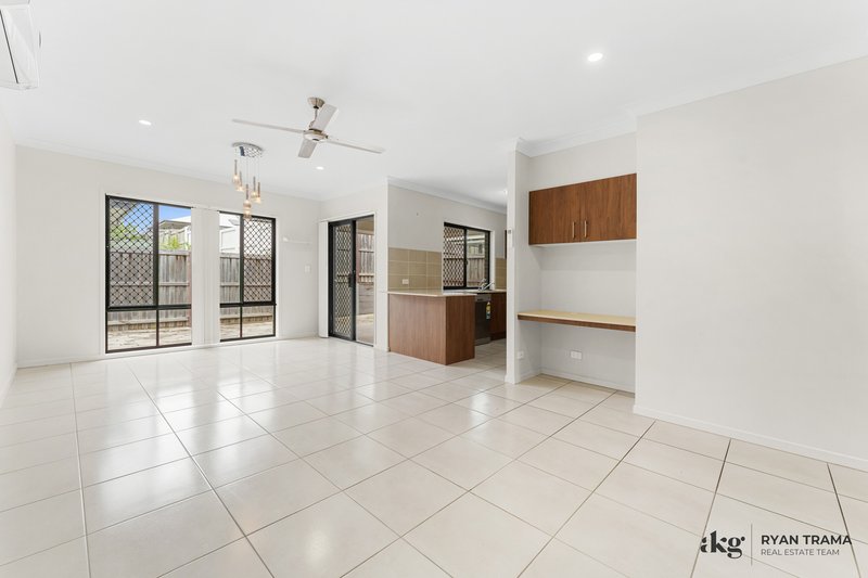 Photo - 15 Mount Ballow Street, Park Ridge QLD 4125 - Image 2