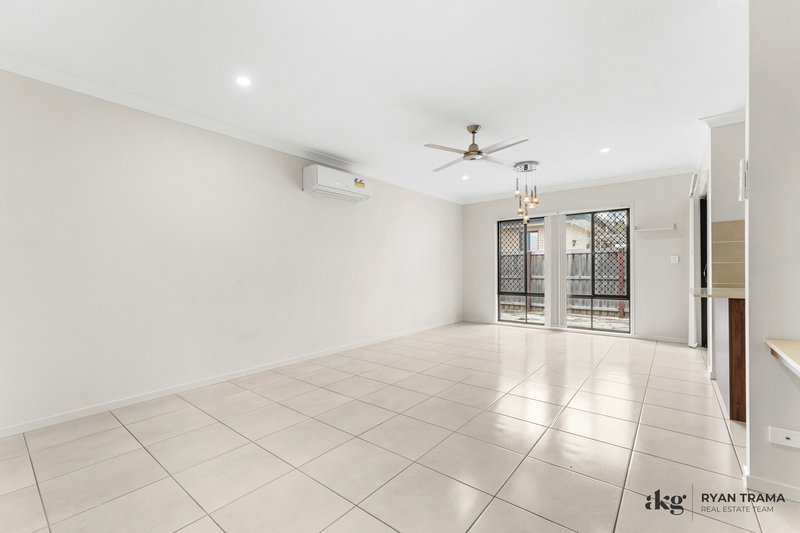 Photo - 15 Mount Ballow Street, Park Ridge QLD 4125 - Image 7