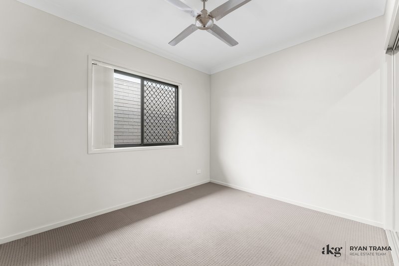 Photo - 15 Mount Ballow Street, Park Ridge QLD 4125 - Image 11