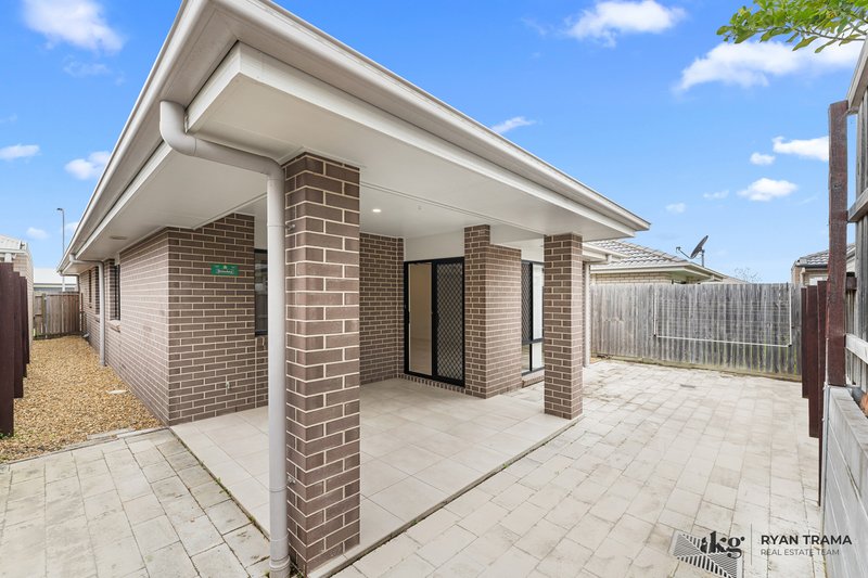 Photo - 15 Mount Ballow Street, Park Ridge QLD 4125 - Image 15