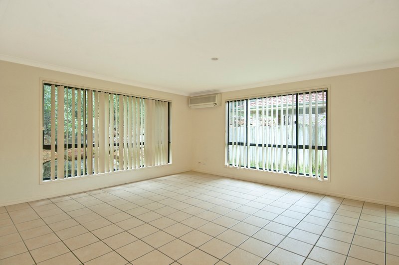 Photo - 15 Mountain View Crescent, Mount Warren Park QLD 4207 - Image 4